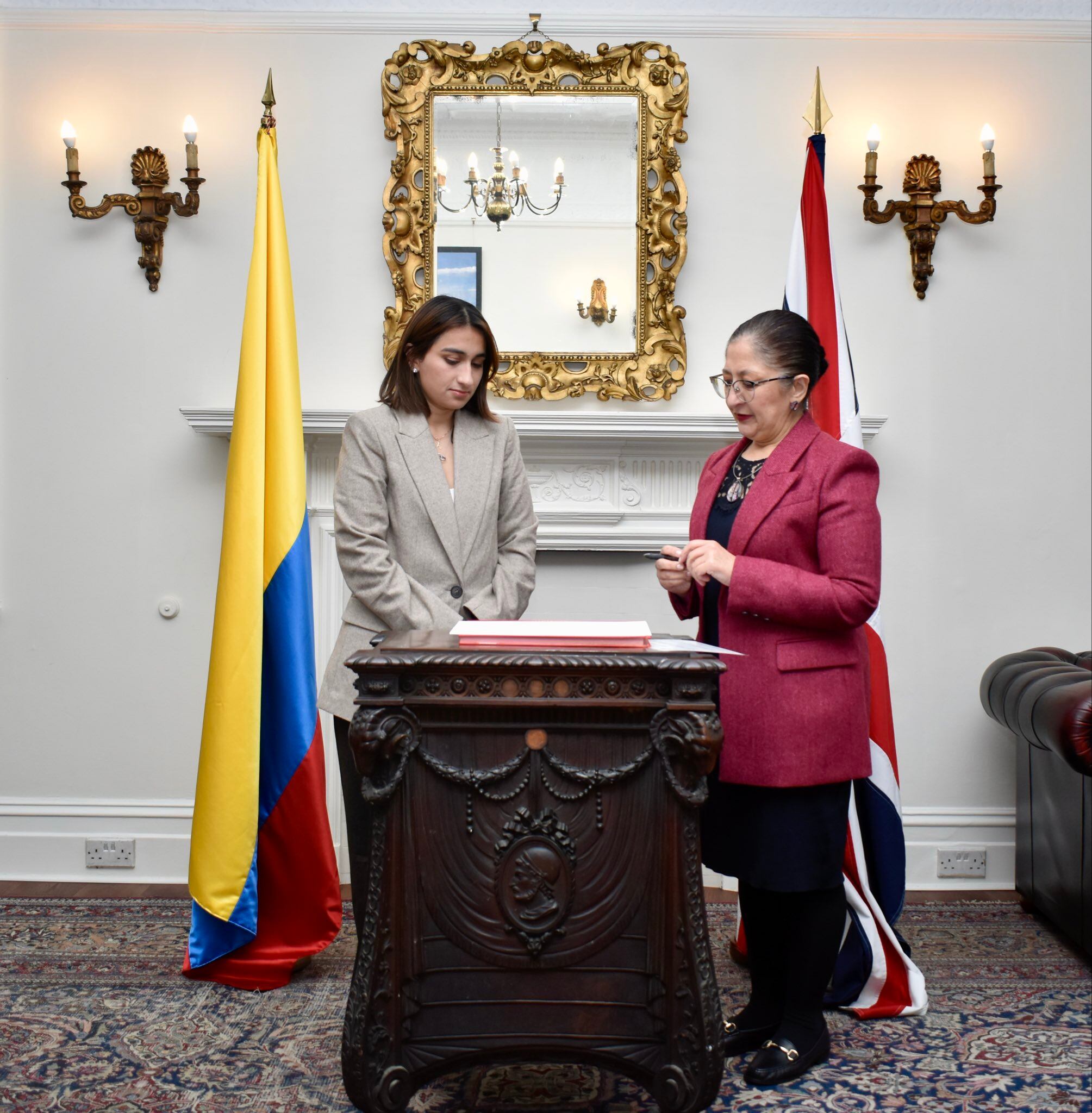 La embajadora Laura Sarabia inició oficialmente su misión diplomática en el Reino Unido.
