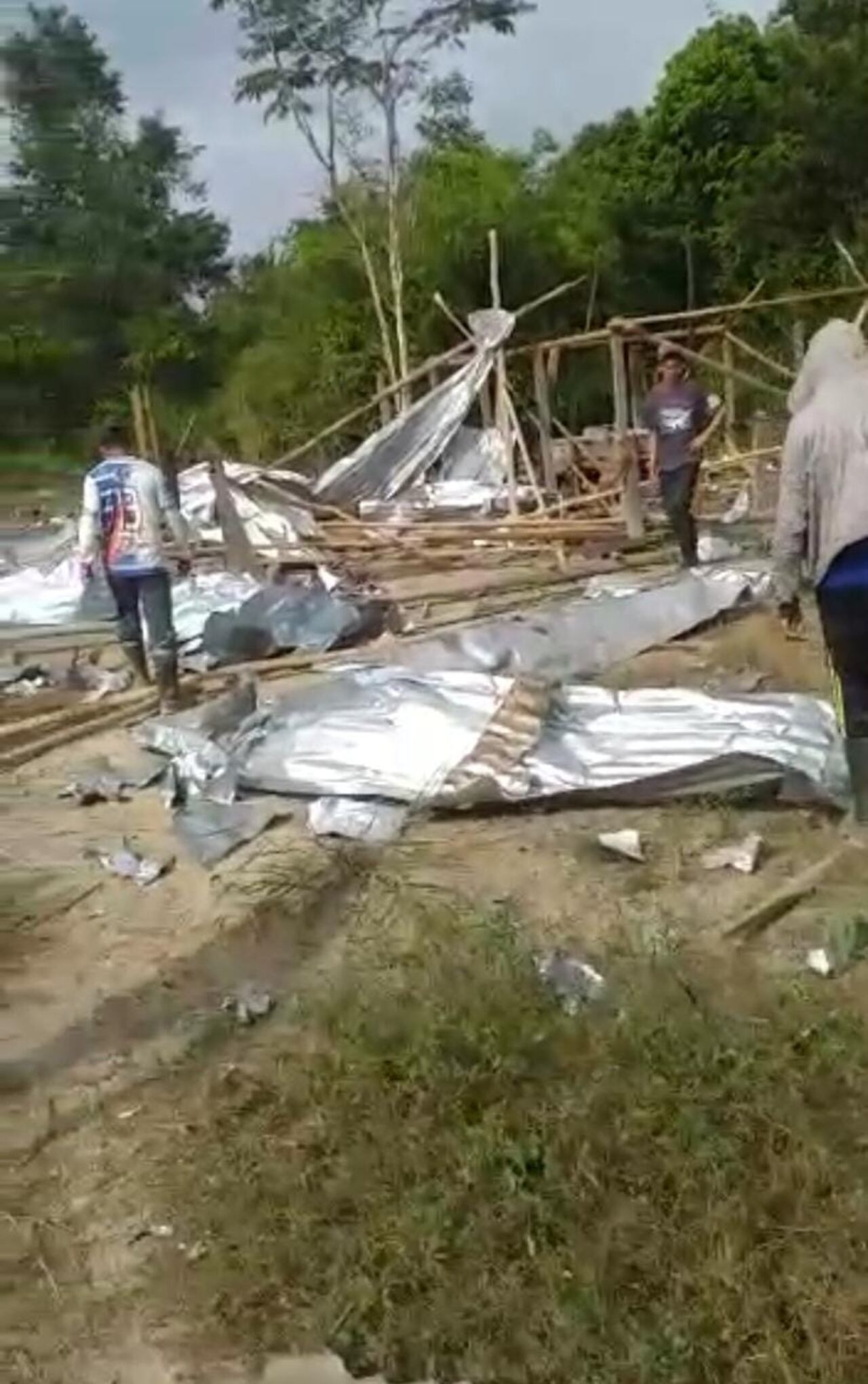 Campesinos en Norte de Santander denunciaron que autoridades venezolanas incursionaron en territorio colombiano y les quemaron sus ranchos.