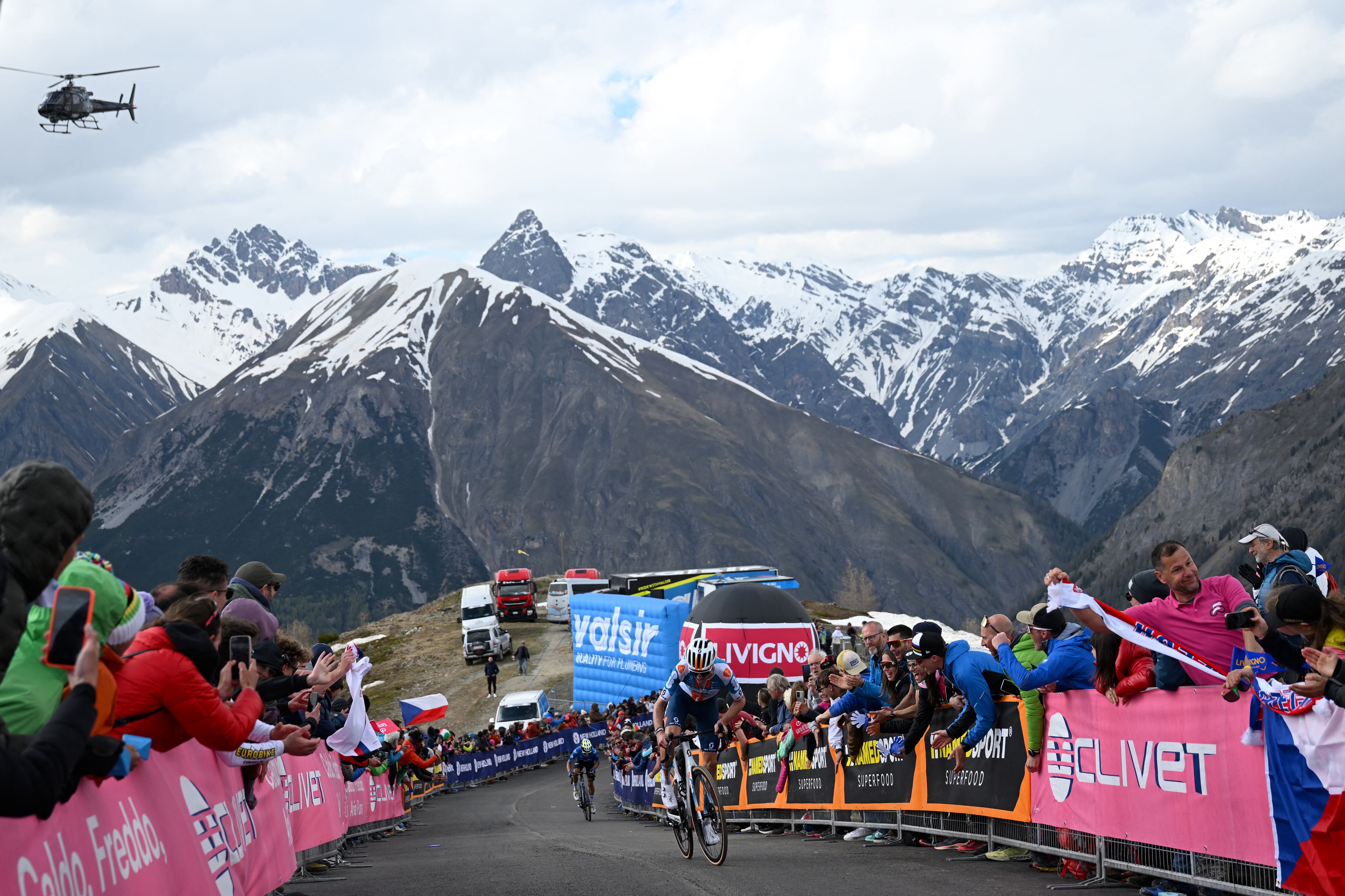 Team DSM's French rider Romain Bardet climbs the last kilometer of the 15th stage of the 107th Giro d'Italia cycling race, 222km between Manerba del Garda and il Mottolino on May 19, 2024. (Photo by Dario BELINGHERI / POOL / AFP)