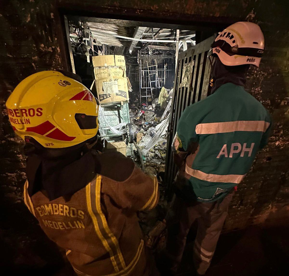 Fueron necesarias 22 unidades de bomberos para atender la situación