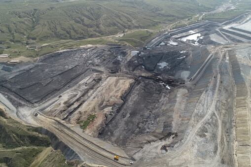 Las minas de carbón, material con el que China genera en torno a 60 % de su energía, continúan registrando una alta siniestralidad en el país asiático, aunque en los últimos años el número de accidentes mortales se ha reducido de manera significativa.