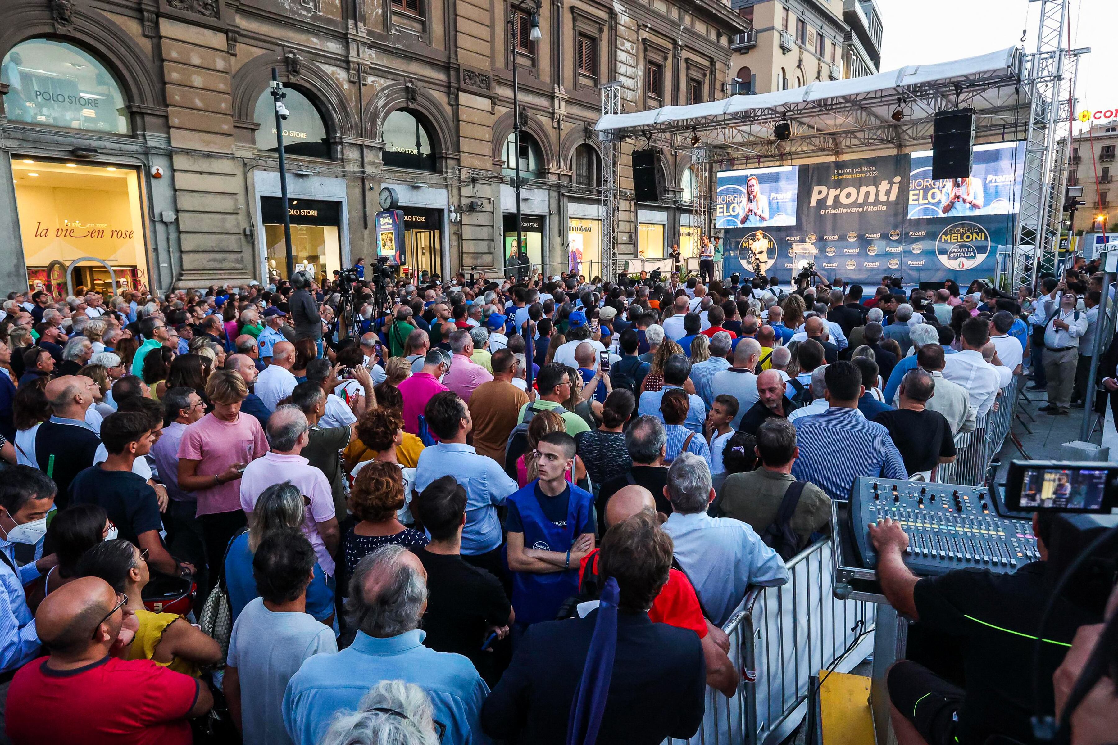 Manifestación a favor de Giorgia Meloni en Italia.