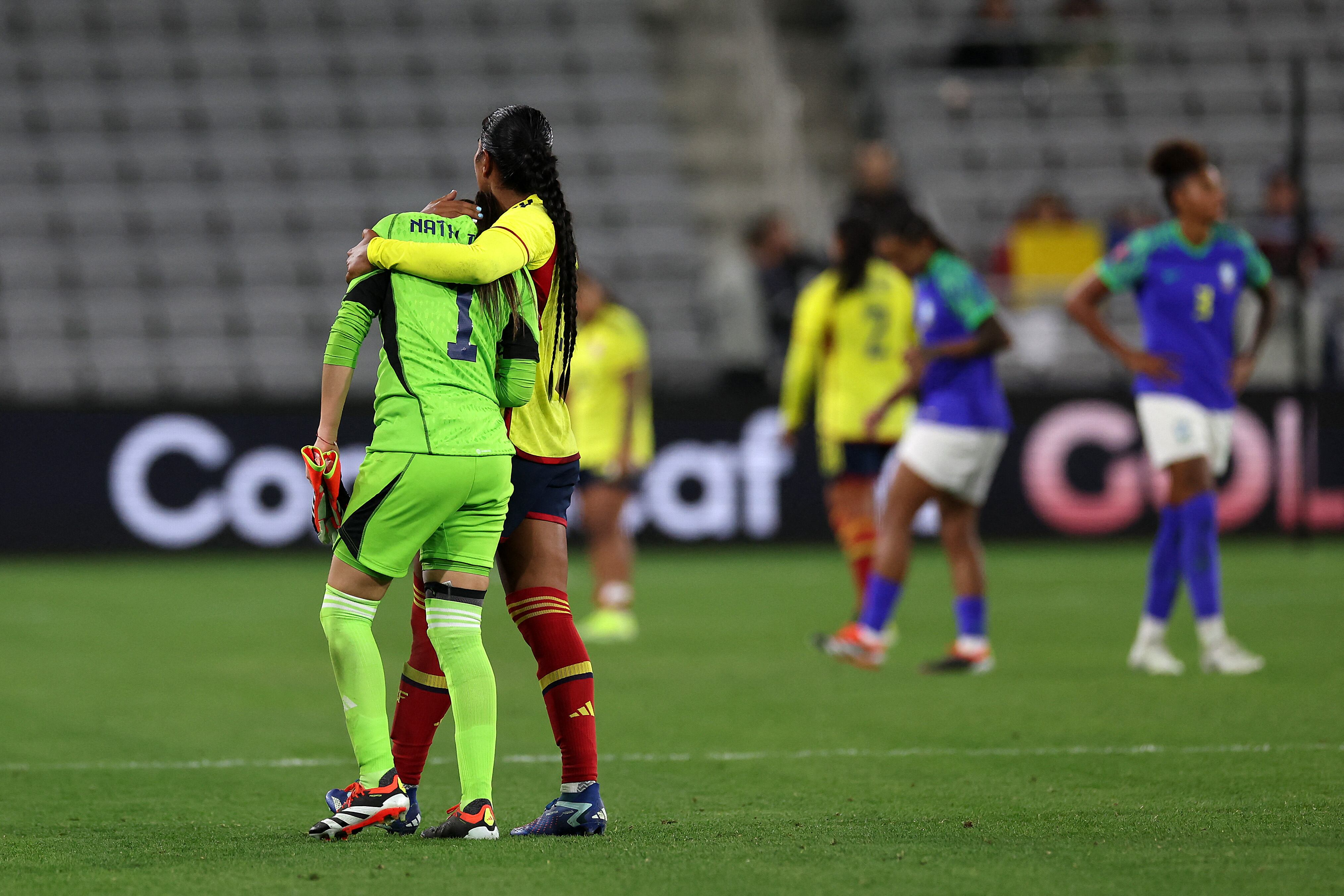 SAN DIEGO, CALIFORNIA - FEBRUARY 24: Ivonne Chacon #9 and Natalia Firaldo #1 of Columbia walk off the pitch after being defeated 1-0 by Brazil in a Group B - 2024 Concacaf W Gold Cup game at Snapdragon Stadium on February 24, 2024 in San Diego, California.   Sean M. Haffey/Getty Images/AFP (Photo by Sean M. Haffey / GETTY IMAGES NORTH AMERICA / Getty Images via AFP)