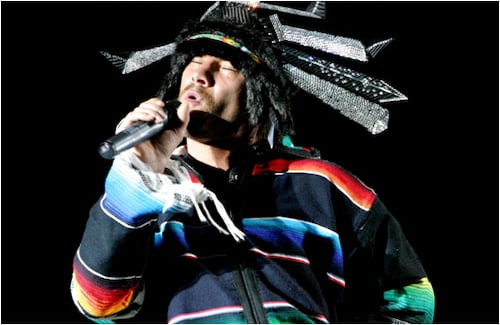 Cerca de 25 mil personas disfrutaron de la música del grupo británico Jamiroquai en el parque Jaime Duque. Canciones como "You give me something" y "Seven days in sunny june" retumbaron, por momentos, en el escenario, pero el sonido no estuvo a la altura del espectáculo.