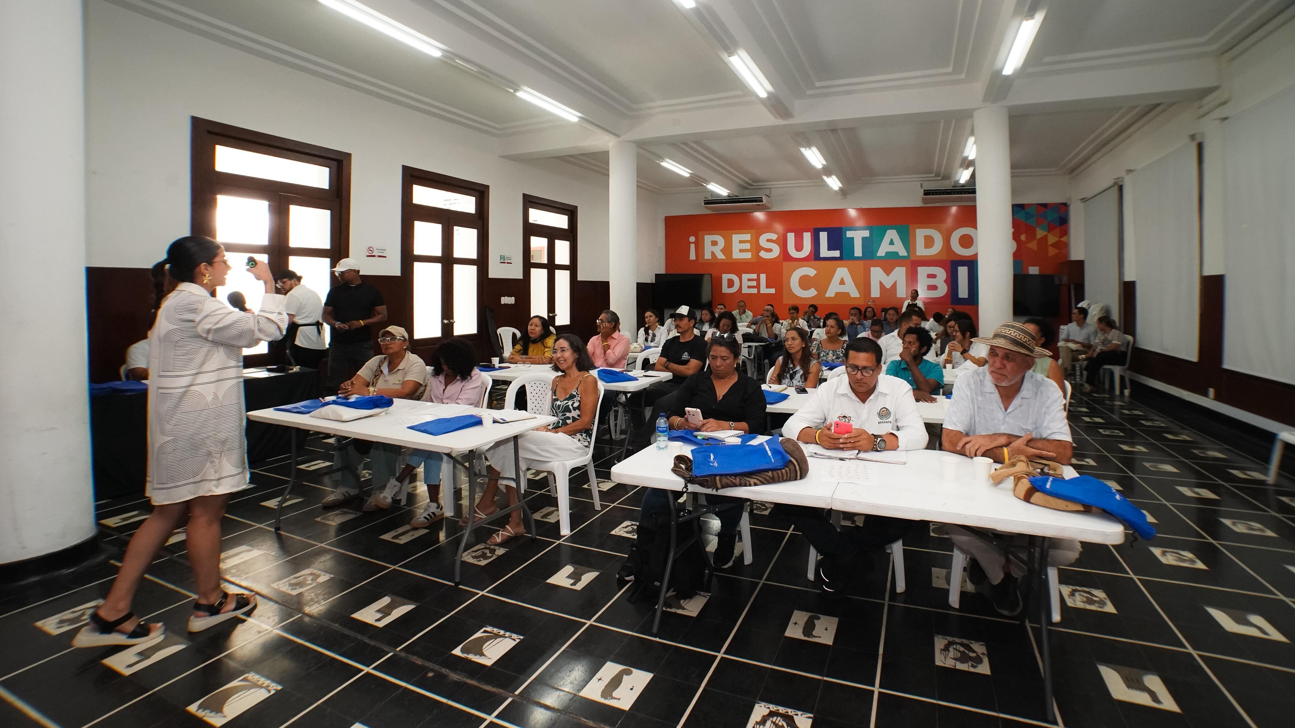 MinCIT, Fontur y el Cidcca lideran estrategia para mejorar la a....j