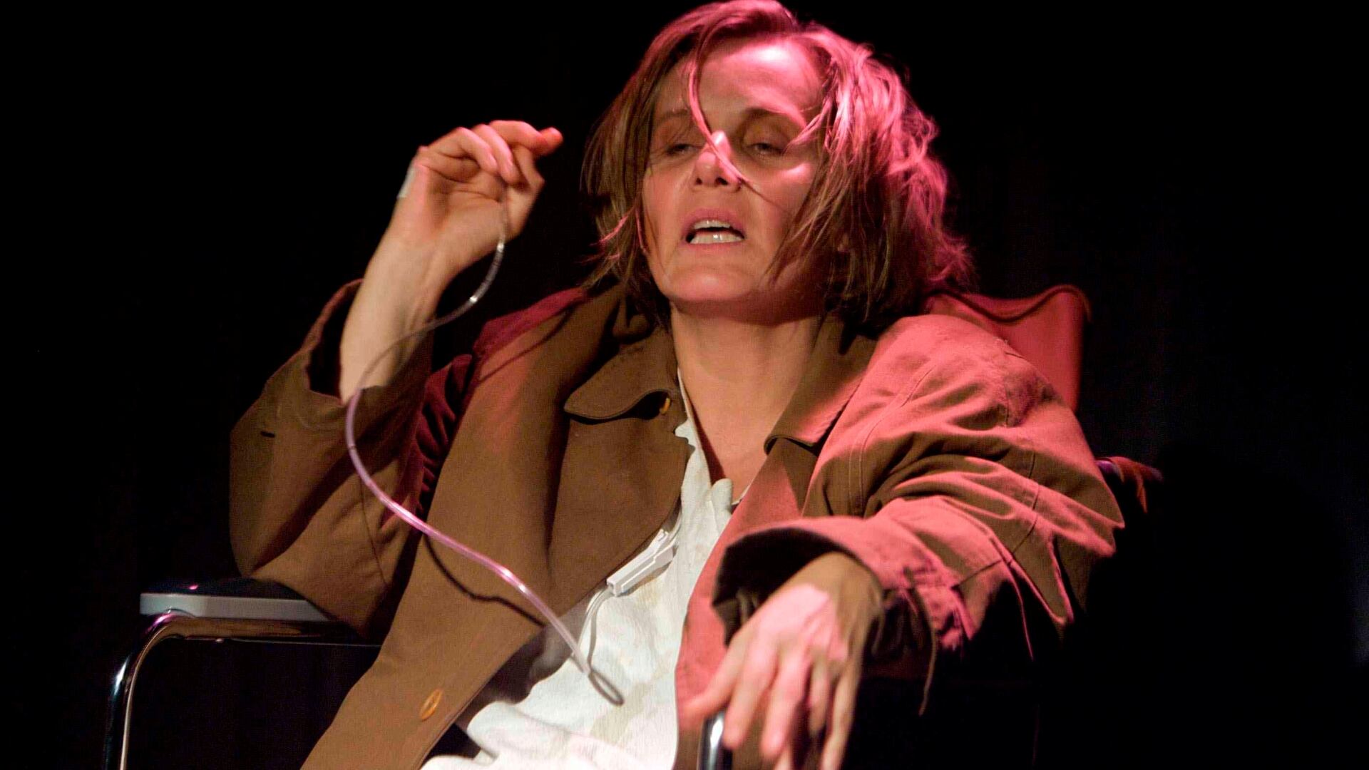 Alejandra Borrero se le midió al reto de interpretar a Carlos Mayolo en el teatro.