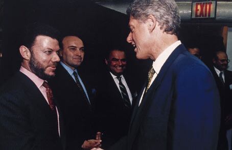 Juan Manuel se ha codeado con grandes líderes mundiales como el sudafricano Nelson Mandela y el norteamericano Bill Clinton.