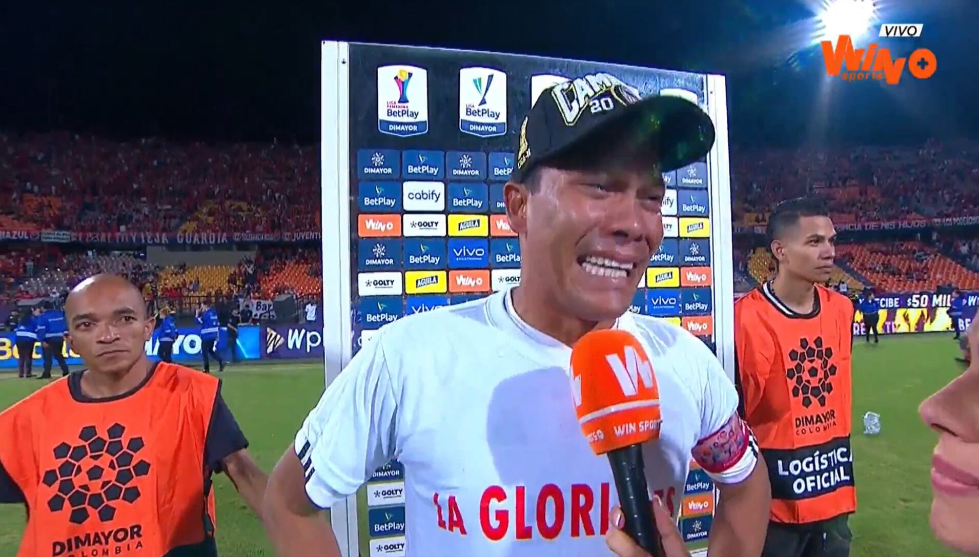 Nadie sabe lo que he vivido, me vine un poco tarde porque mi mamá me quería ver en Junior, sé que en el cielo está contenta, hoy es el primer día que lloro por ella”, Carlos Bacca, jugador de Junior.