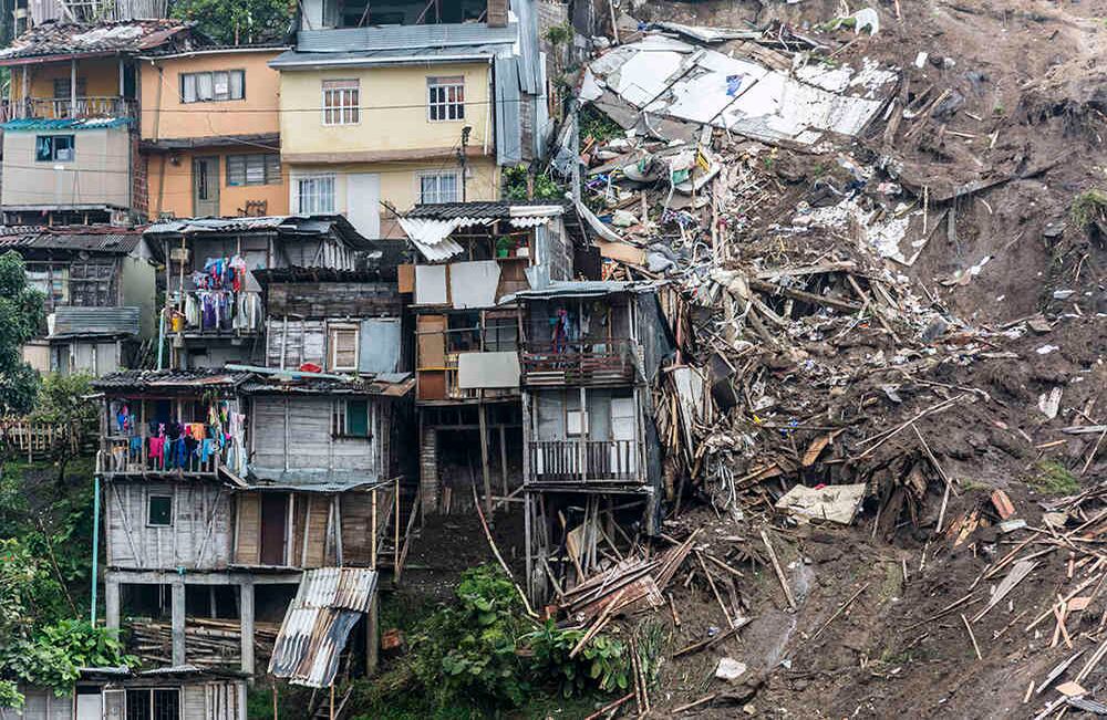 El derrumbe ocasionó la destrucción de varias viviendas. Foto  Kevin Toro 