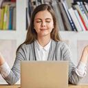 El estrés es una reacción natural. Pero, cuando es frecuente, puede potenciar enfermedades más graves como ansiedad, insomnio, depresión o dolor muscular.