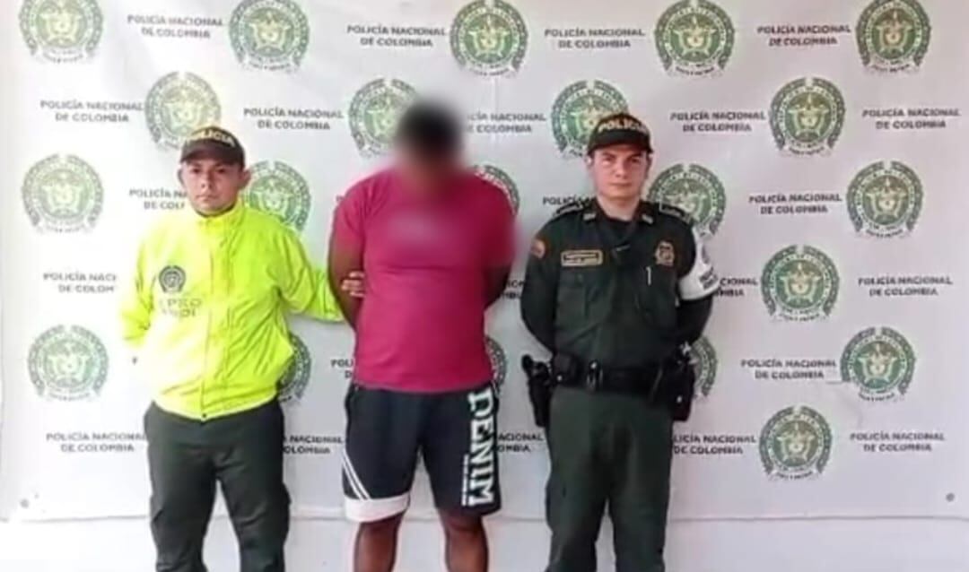 Este es el hombre de 27 años, implicado. supuestamente, en lo hechos.