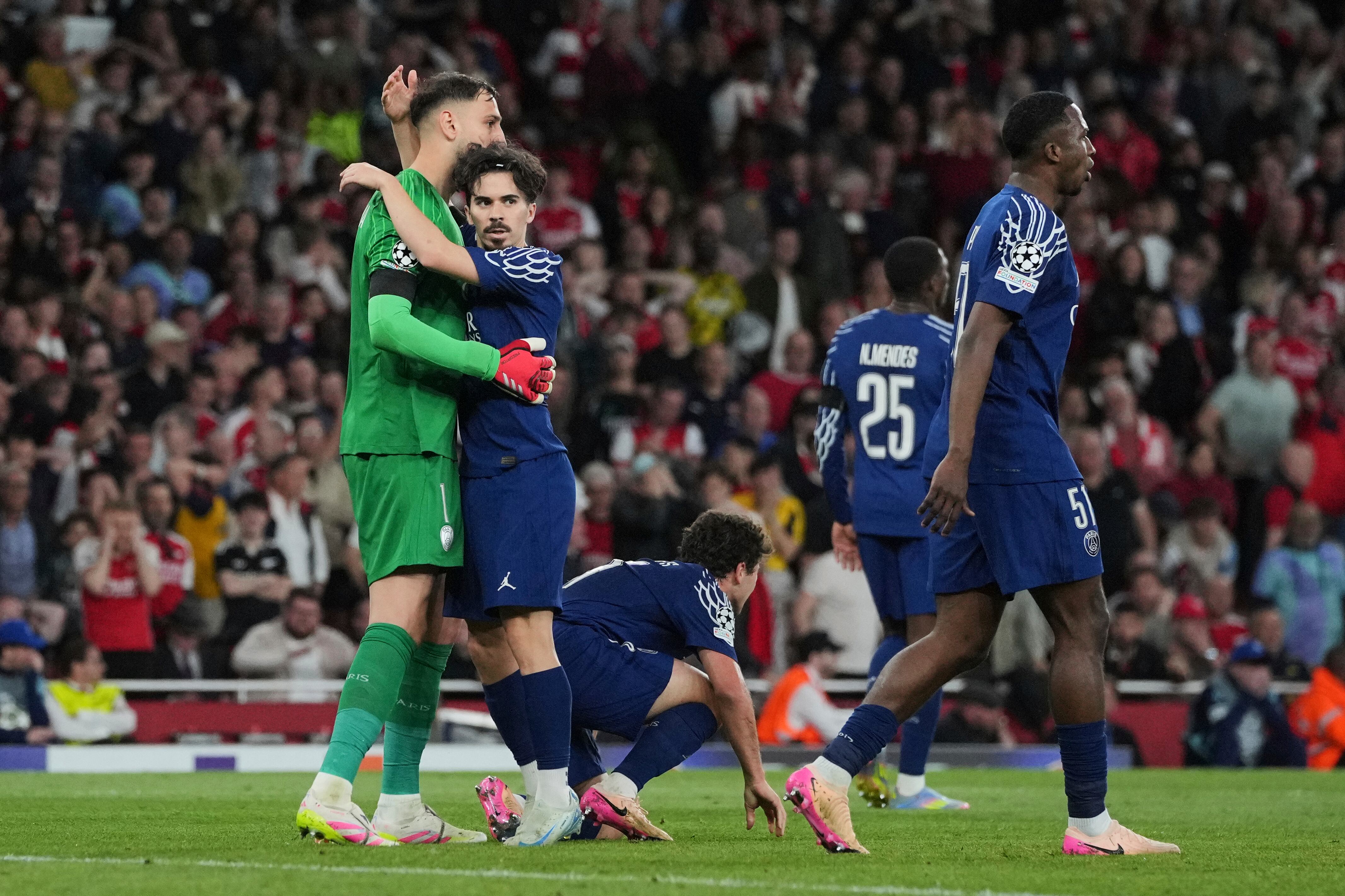 Gianluigi Donnarumma salió como figura de la semifinal ida contra Arsenal