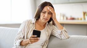 Si un celular cae en manos equivocadas y no cuenta con las medidas de seguridad adecuadas, la información almacenada, puede ser utilizada para cometer fraudes.