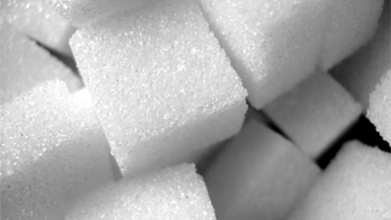 El exceso en la ingesta de azúcar puede generar sobrepeso, diabetes y enfermedades cardiovasculares.