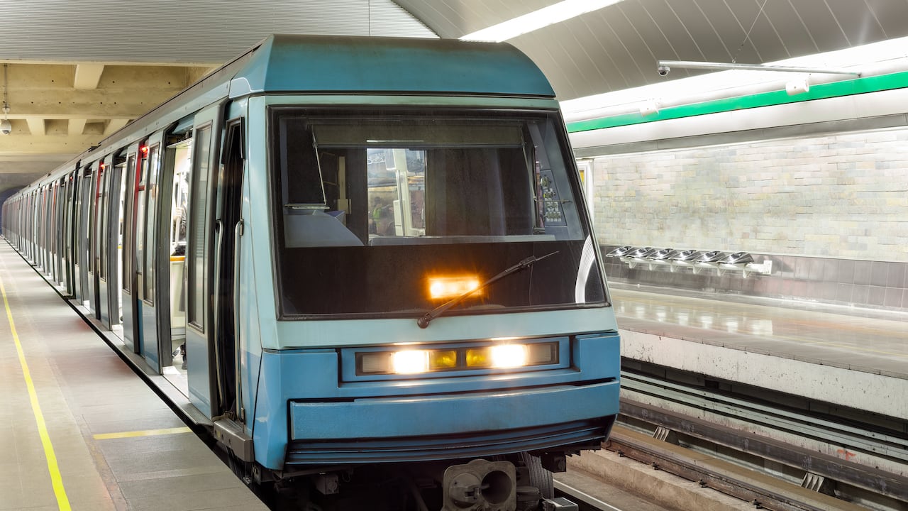 Sistema de metro para transporte masivo de pasajeros. Imagen de referencia.