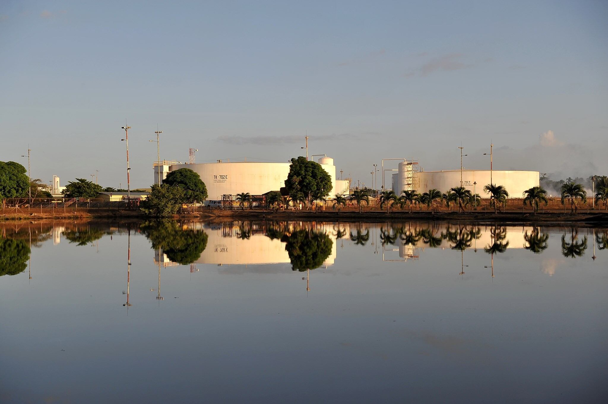 Suspendieron operaciones de extracción petrolera en los pozos de Caño Limón y Caricare.