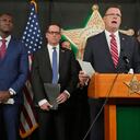 Ronald Rowe Jr., director interino del Servicio Secreto, habla durante una conferencia de prensa de funcionarios encargados de hacer cumplir la ley, el lunes 16 de septiembre de 2024, en la Oficina del Sheriff del condado de Palm Beach en West Palm Beach, Florida, para brindar una actualización. sobre la investigación sobre el aparente intento de asesinato del candidato presidencial republicano, el expresidente Donald Trump.