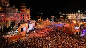 Jugadores de la selección de fútbol de España actúan para los aficionados en la Plaza de Cibeles (Madrid), el lunes 20 de julio de 2026, después de derrotar a Argentina en la final de la Copa del Mundo en East Rutherford, Nueva Jersey (Estados Unidos).