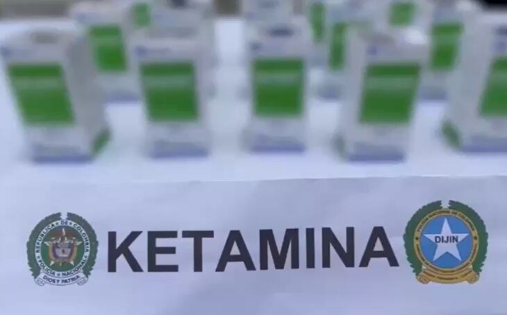 Es importante señalar que, cada frasco de ketamina en el mercado tendría un valor cercano a los 400 mil. Con esta incautación, queremos indicar que se evita la producción y distribución de aproximadamente 10.700.200 dosis de tusibí, para que no lleguen a manos de niños, niñas y adolescentes en entornos escolares y parques.