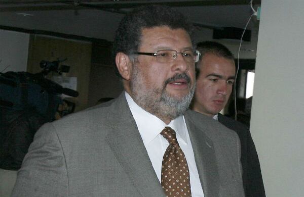 El abogado de Laura Moreno, Jaime Granados, insiste en que la muerte de Colmenares se produjo de manera accidental cuando este cayó a un caño en el parque el Virrey en el norte de Bogotá.