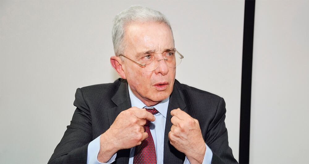 La Corte Constitucional le ordenó a Daniel Mendoza, creador de la serie Matarife, retractarse de los señalamientos, sin una sola prueba, contra el expresidente Álvaro Uribe Vélez.