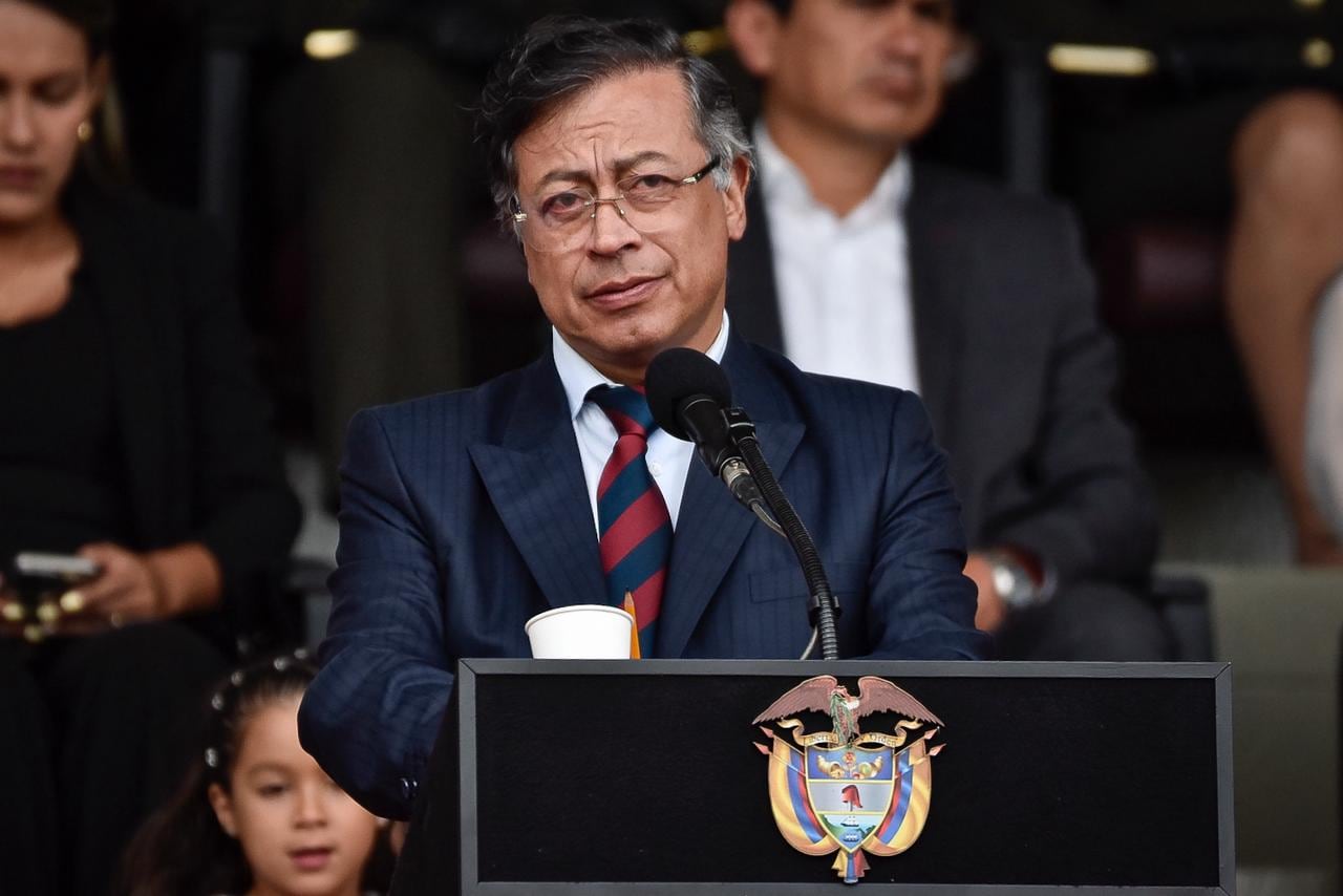Presidente Gustavo Petro, en la ceremonia de ascenso al grado de brigadier general de los coroneles Sandra Liliana Rodríguez Castro y Andrés Fernando Serna Bustamante, de la Policía Nacional.
