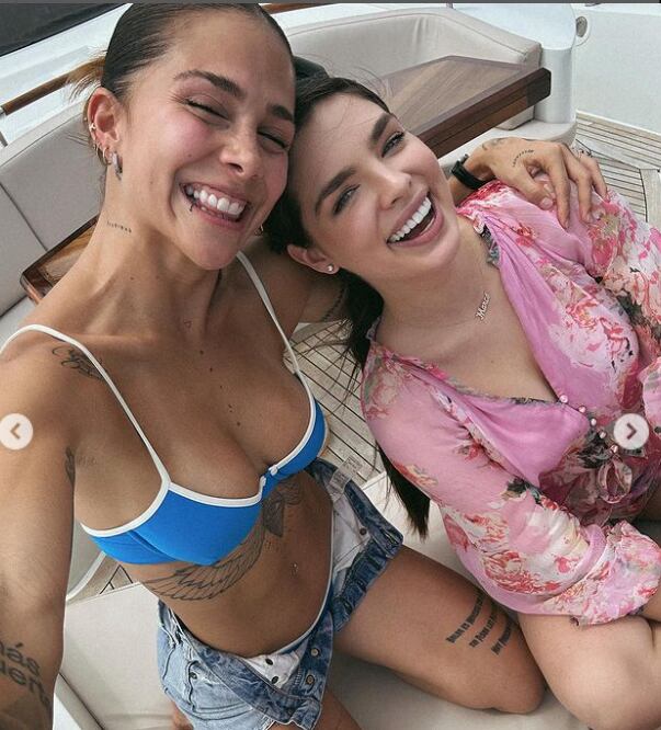 Greeicy y Nadia Ferreira  compartiendo en un Yate en Miami.