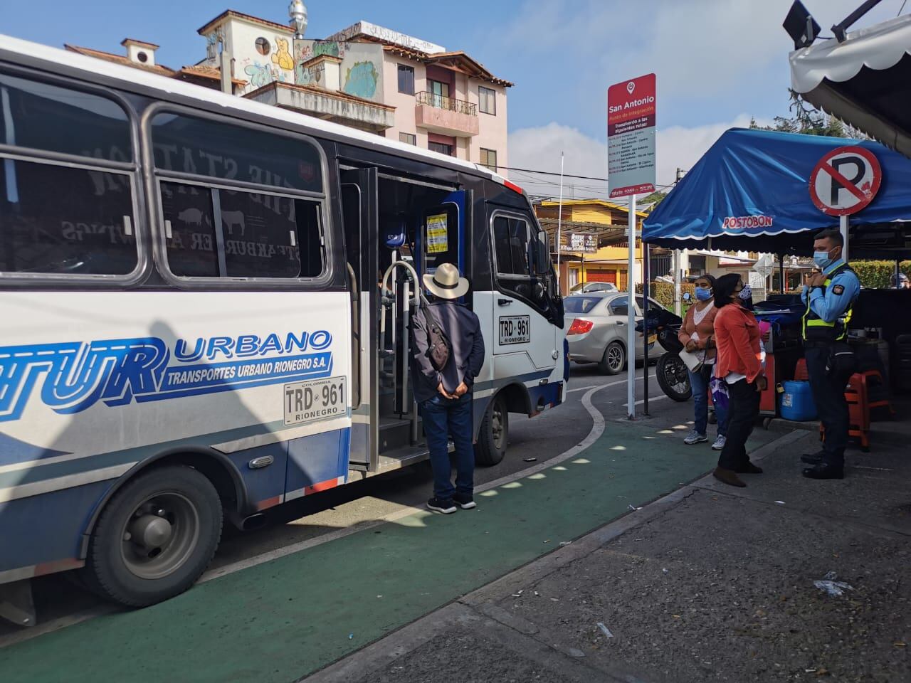 Entre los beneficios de este nuevo servicio están las rutas fijas con horarios, mayor cobertura y paraderos fijos.