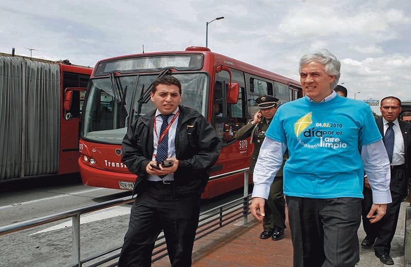 Samuel Moreno, se comprometió durante su Gobierno a entregar varias obras viales en la capital de la República. Según sus cálculos, entre febrero y el 31 de diciembre de 2011, día en que concluirá su administración como alcalde mayor, se terminarían los proyectos. Pero las cosas no salieron como esperaba.