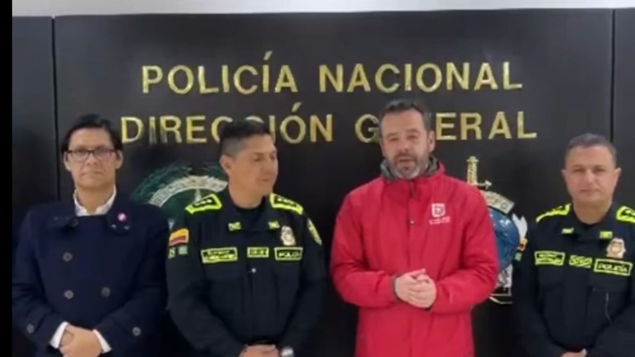 Alcalde Galán junto a los altos mandos de la Policía Nacional.
