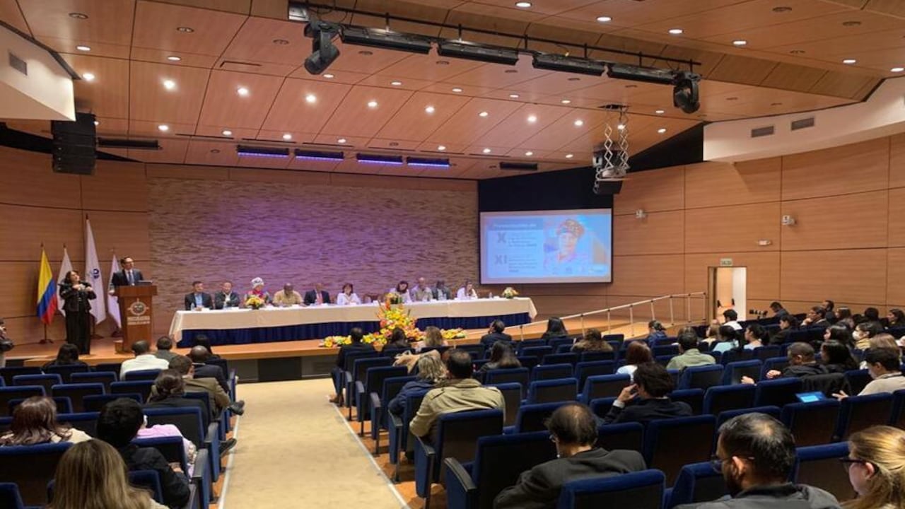 Comisión de Seguimiento y Monitoreo de la Ley de Víctimas presentando su el décimo informe de seguimiento y monitoreo