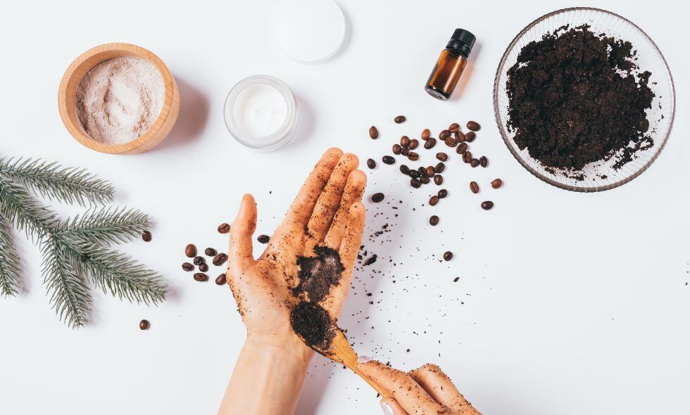 Mascarilla de café para aclarar las manos.