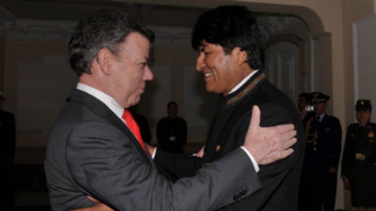 El presidente Santos saluda a su homólogo de Bolivia, Evo Morales, quien el jueves inició una visita de Estado a Colombia.