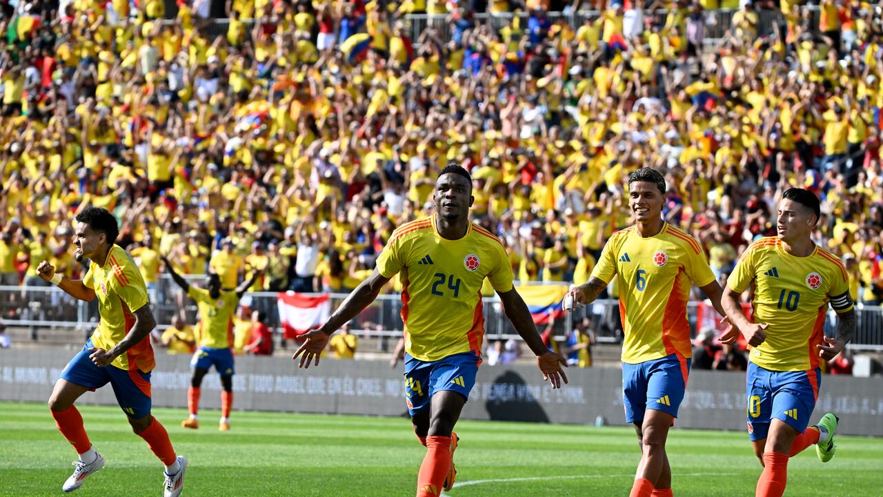 Colombia's Jhon Cordoba, center, celebrates his goal with teammates during an international friendly soccer match at Pratt & Whitney Stadium at Rentschler Field, Saturday, June 15, 2024, in East Hartford, Conn. (AP Photo/Jessica Hill)