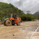 Labores de limpieza en el Peaje Naranjal.