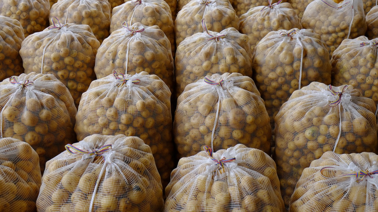El precio de la papa aumentará por el bloqueo en la vía Panamericana.
Foto Santiago Escobar-Jaramillo
Revista Semana