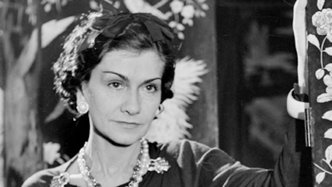 Según el autor de ‘Durmiendo con el enemigo, la guerra secreta de Coco’, la diseñadora era la candidata ideal para realizar las operaciones secretas porque se movía en las altas esferas de la sociedad europea.