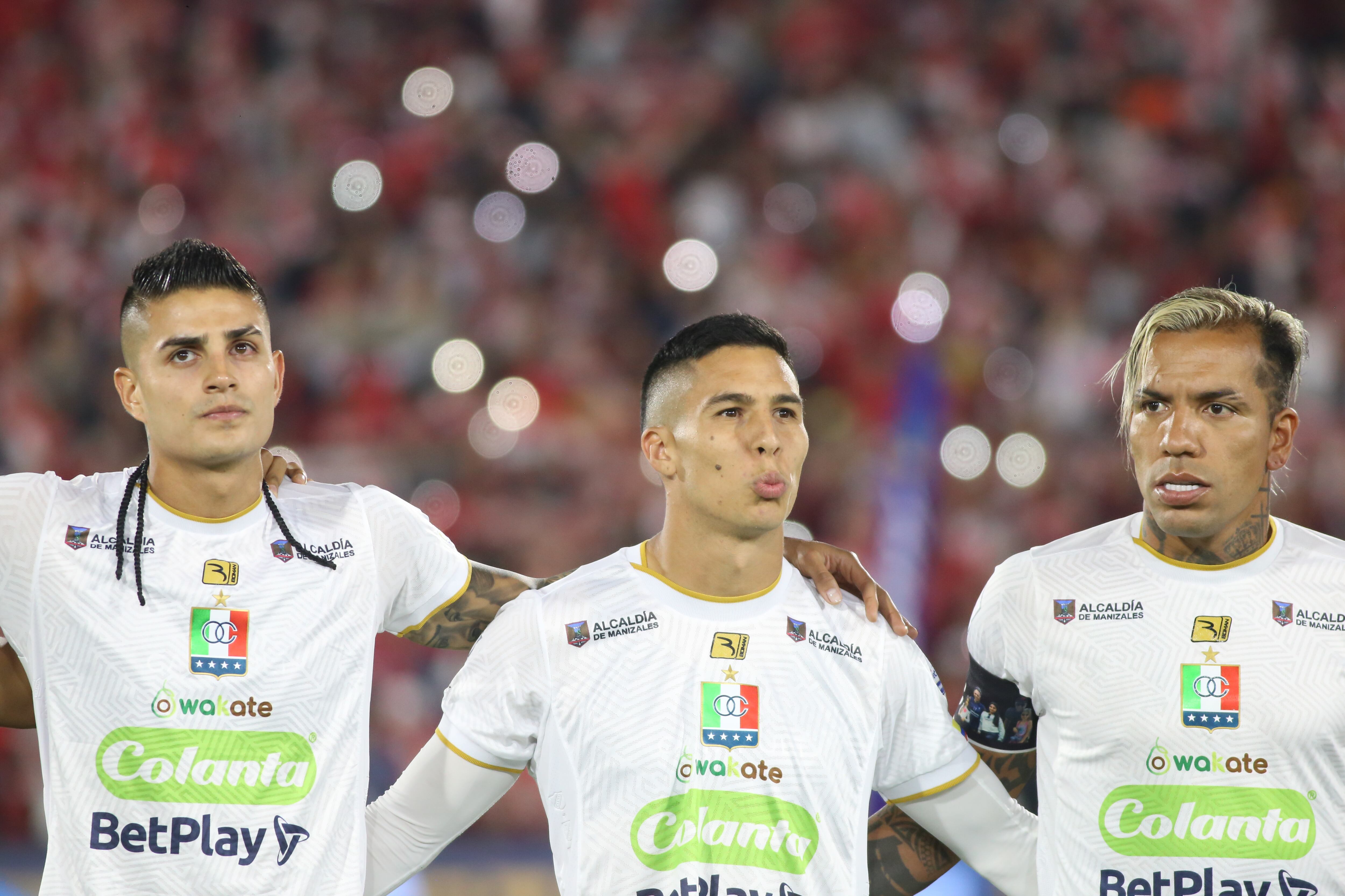 Juan Pablo Patiño, Mateo García y Dayro Moreno en El Campín contra Santa Fe.