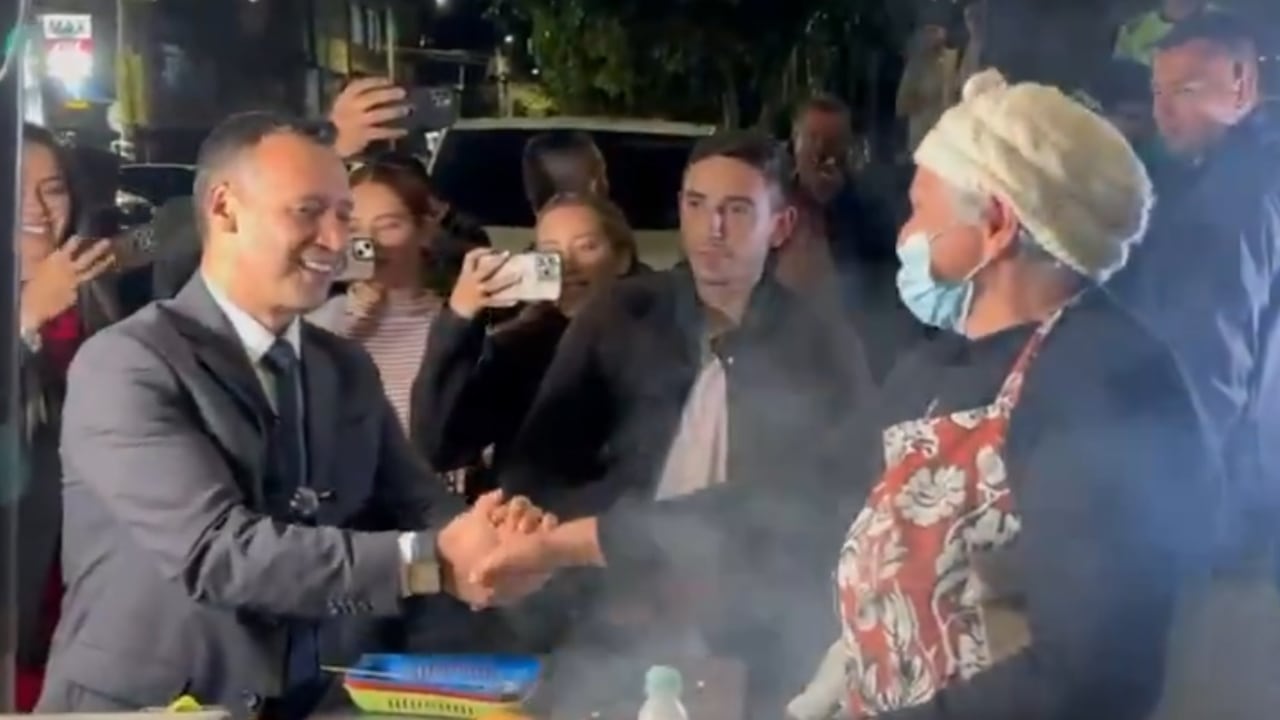 El ministro de Defensa, Pedro Sánchez, visitó a doña Yaneth Franco.