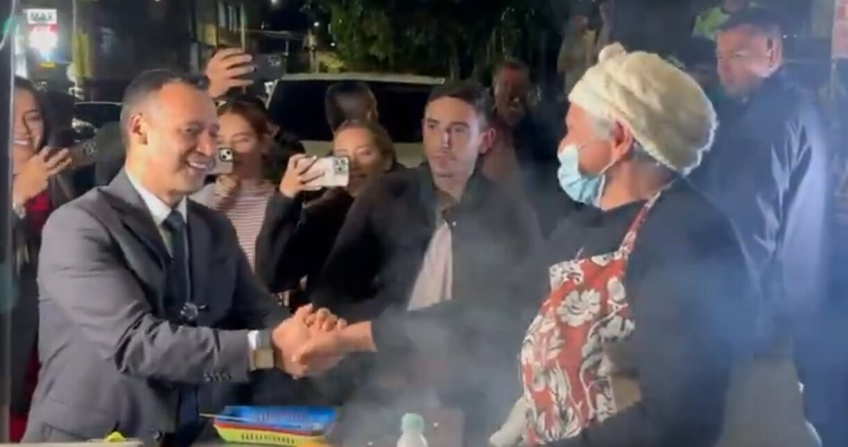 El ministro de Defensa, Pedro Sánchez, visitó a doña Yaneth Franco.