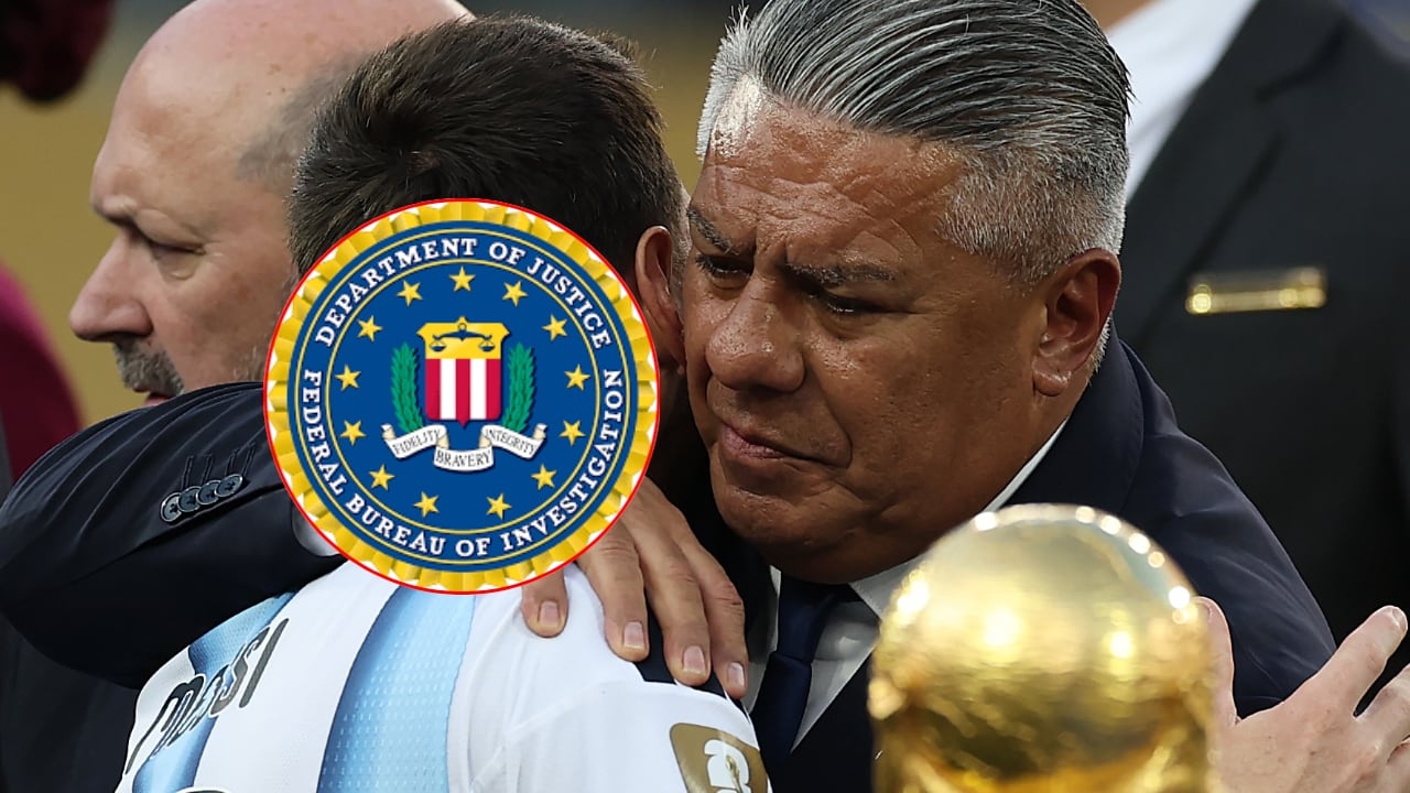 Chiqui Tapia abraza a Messi en la final del Mundial.