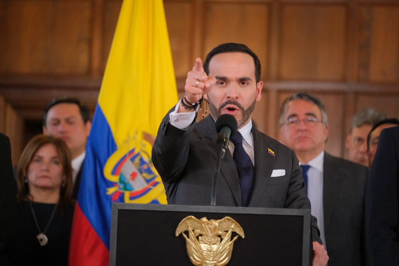 El presidente Abelardo De La Espriella durante una reunión extraordinaria en medio de la tragedia por el terremoto.