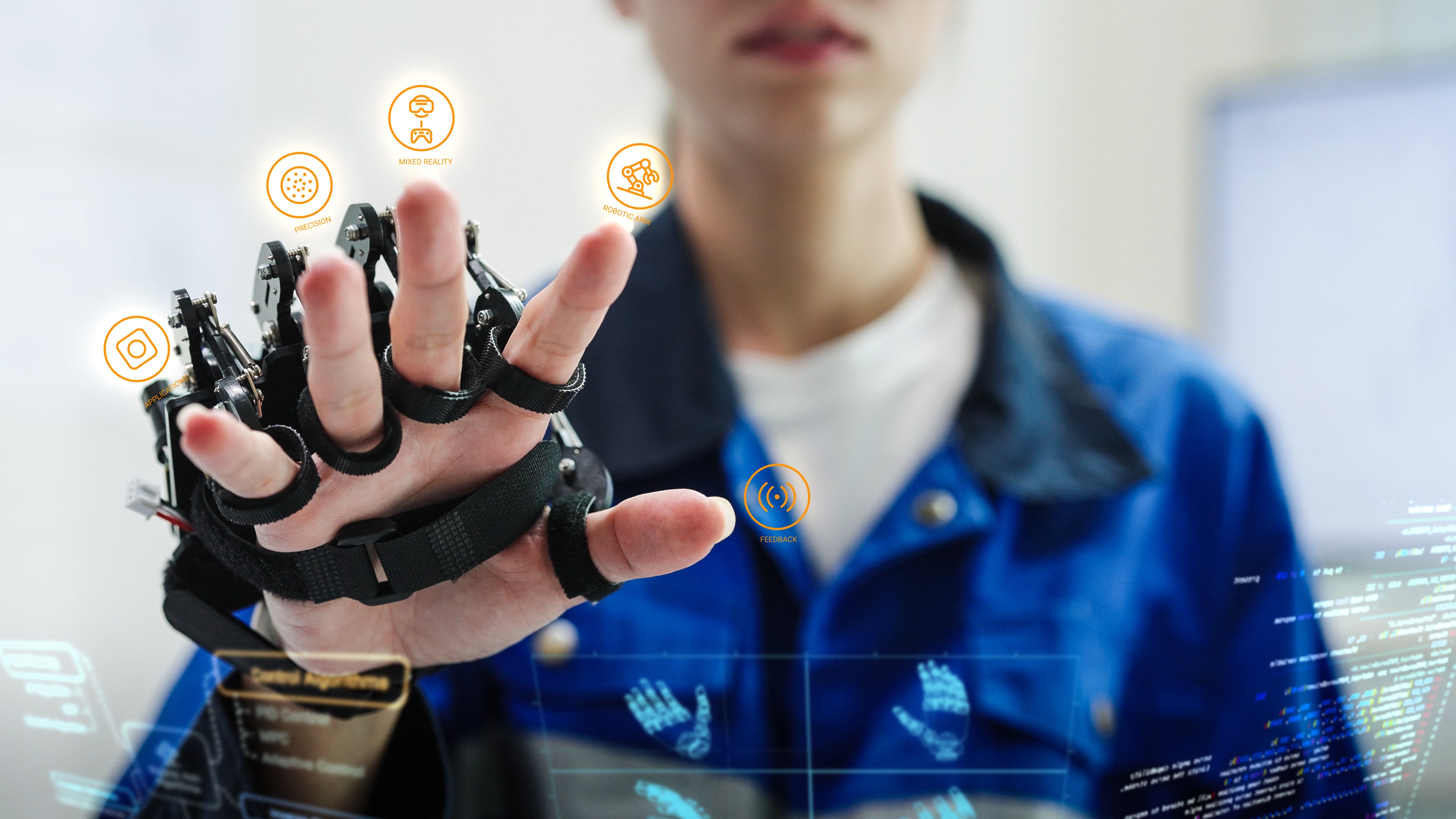 La tecnología háptica permite que una persona perciba sensaciones físicas mientras usa un dispositivo.