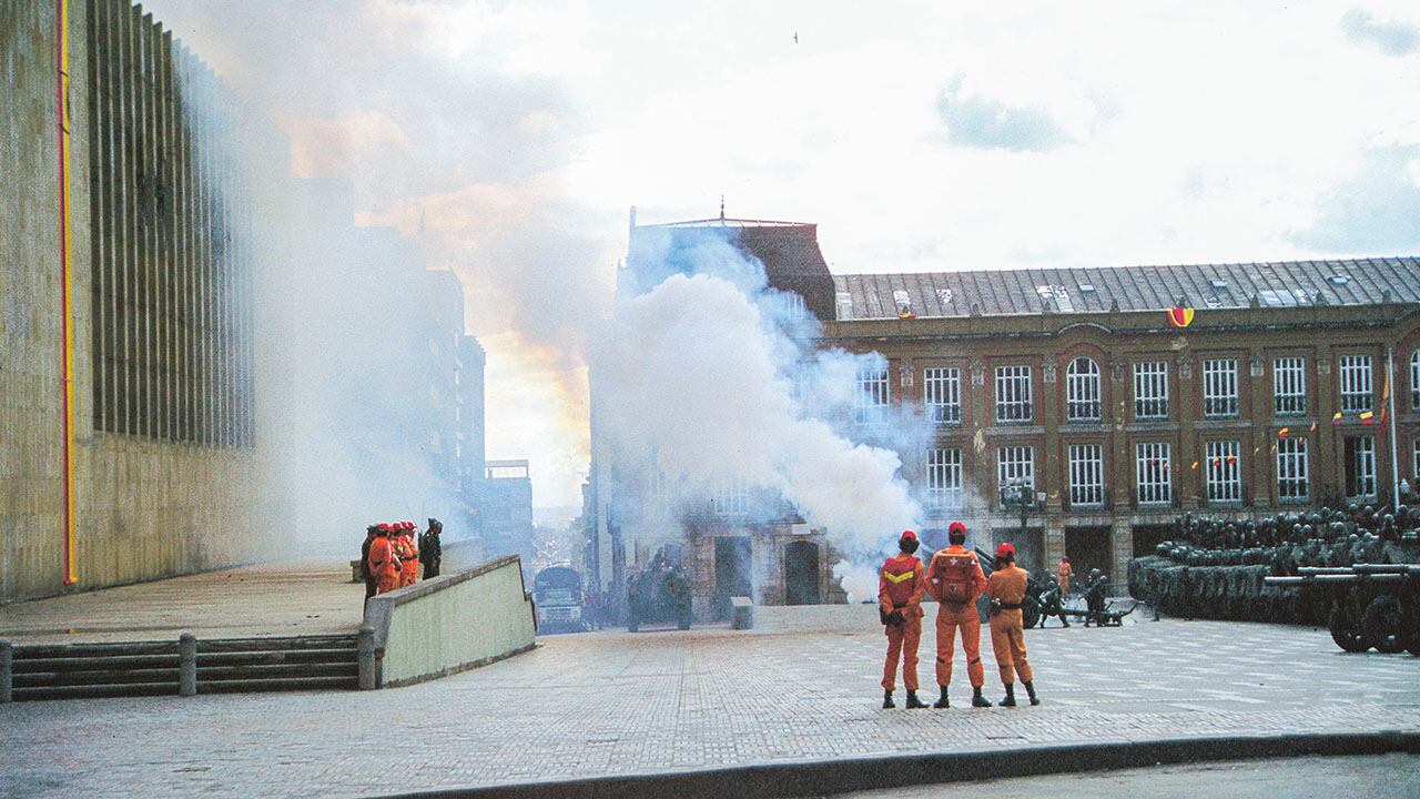 En este trabajo, el edificio ofrece un contexto que ilumina los testimonios.