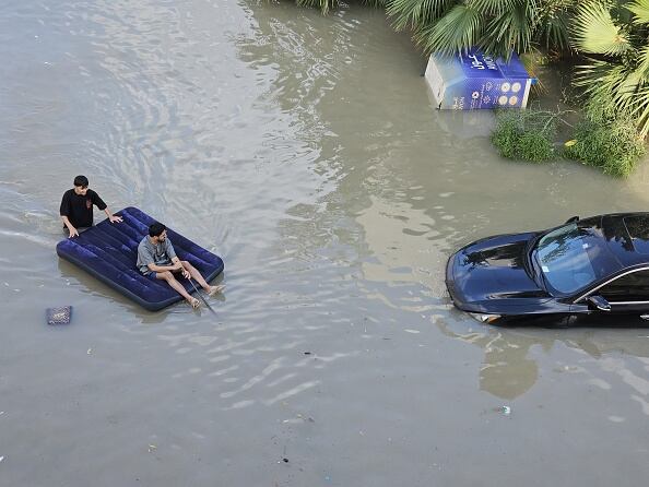 Así quedaron las carreteras en Dubái tras las lluvias.