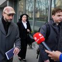 César De Castro, abogado de Genaro García Luna, ex alto funcionario de seguridad de México, llega a la corte federal en Brooklyn, el martes 17 de enero de 2023, en Nueva York. (AP Photo/John Minchillo)