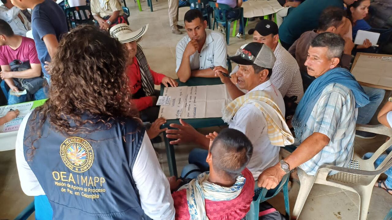 Miembros de la OEA/MAPP en trabajo de campo con las comunidades