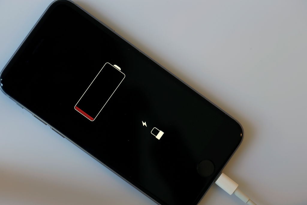 Varios usuarios reportan apagados inesperados en modelos recientes de iPhone.