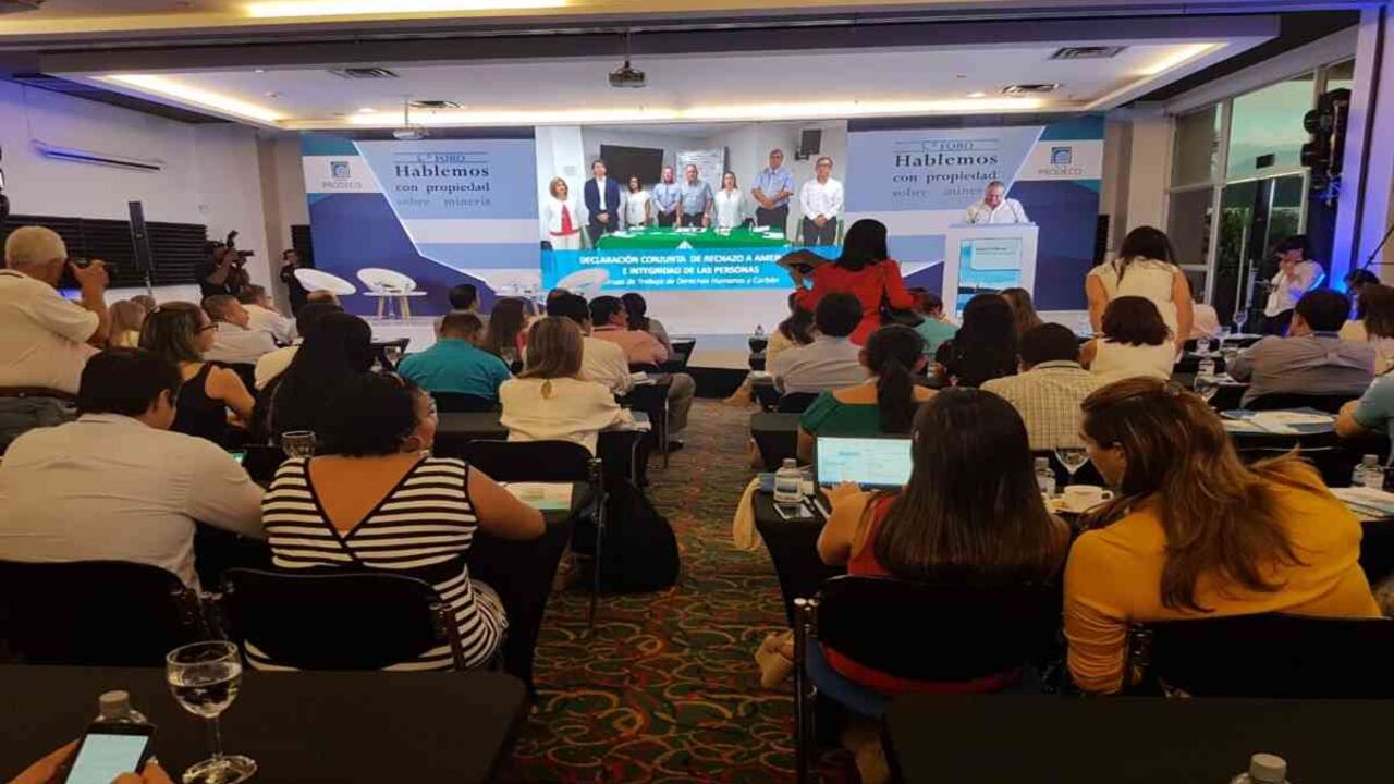 En el marco del Quinto Foro 'Hablemos con propiedad sobre minería' en Valledupar, el Gobernador de Cesar señaló el camino hacia donde quiere orientar la economía de ese departamento. Foto: Mauricio Ochoa Suárez