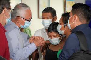 En la visita al Guaviare, el ministro Jaramillo anunció una inversión en la infraestructura hospitalaria.